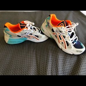 ASICS Gel Kayano - Women size 7 Men size 5.5